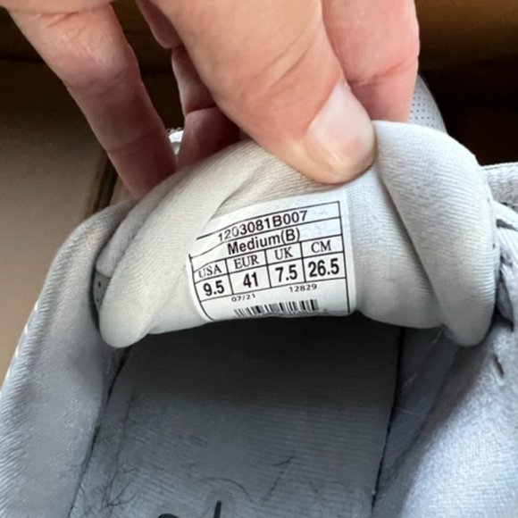 Brooks Woman’s athletic walking shoes - Like NEW - Picture 8 of 9